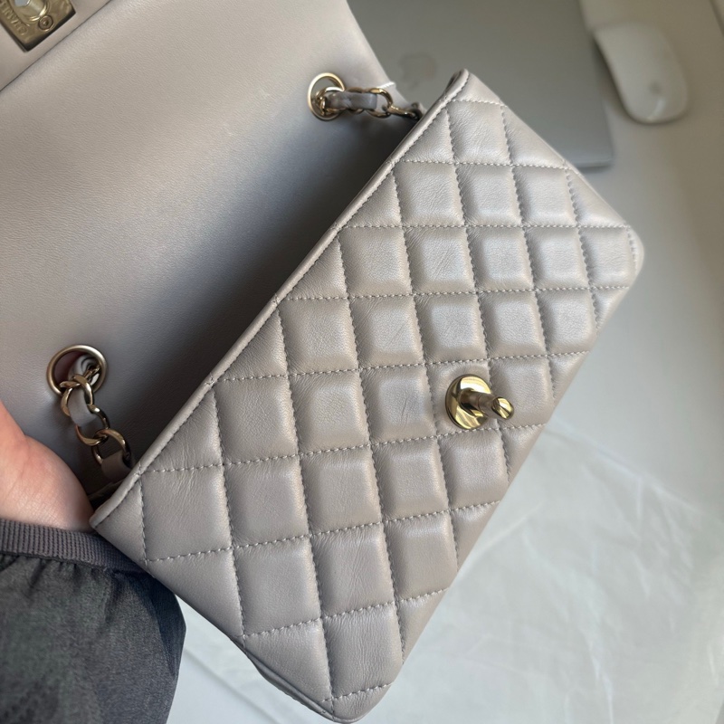 ✨Chanel 灰金大mini 晶片款 🤍 小羊皮 超級美的顏色！-14