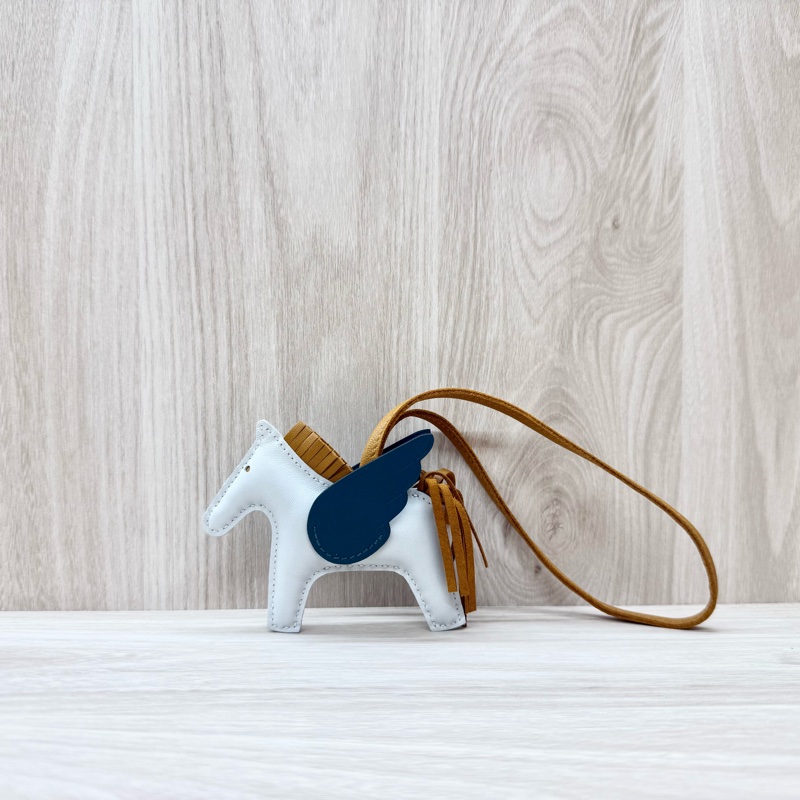 Hermes霾霧藍拚淺棕尾藍綠翅羊皮小飛馬吊飾RODEO PM-0