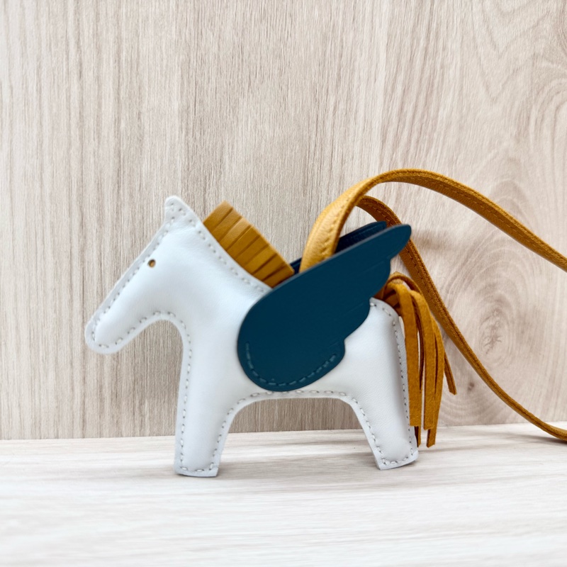 Hermes霾霧藍拚淺棕尾藍綠翅羊皮小飛馬吊飾RODEO PM-1