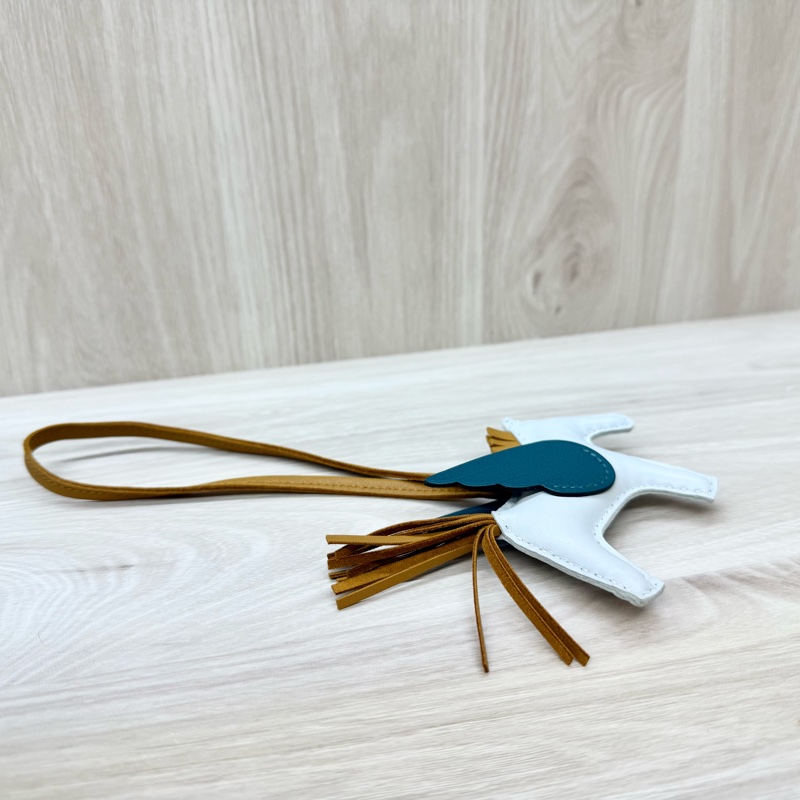 Hermes霾霧藍拚淺棕尾藍綠翅羊皮小飛馬吊飾RODEO PM-5