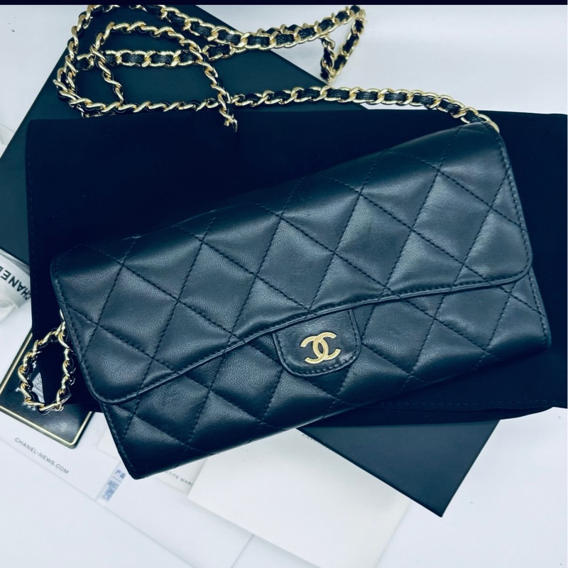 CHANEL CLASSIC FLAG WALLET ON CHAIN-0