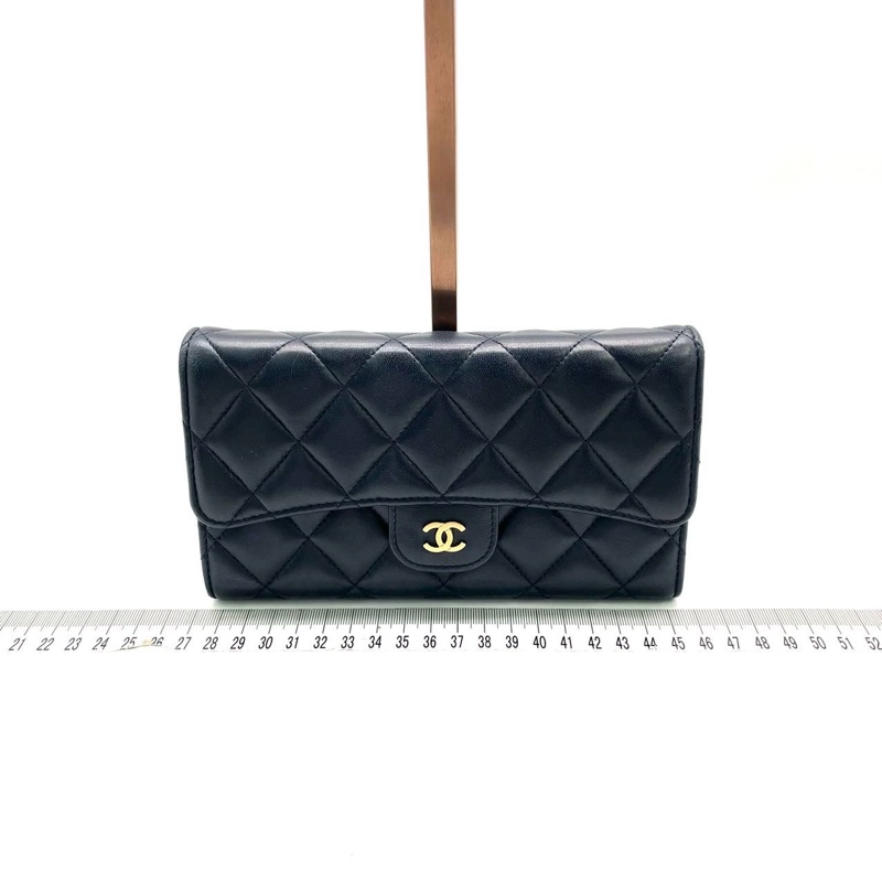 CHANEL CLASSIC FLAG WALLET ON CHAIN-1