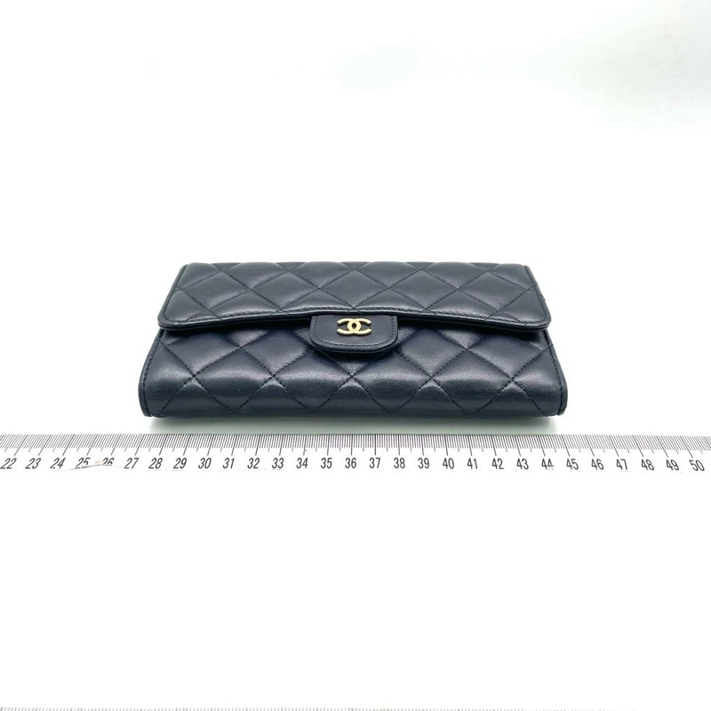 CHANEL CLASSIC FLAG WALLET ON CHAIN-4