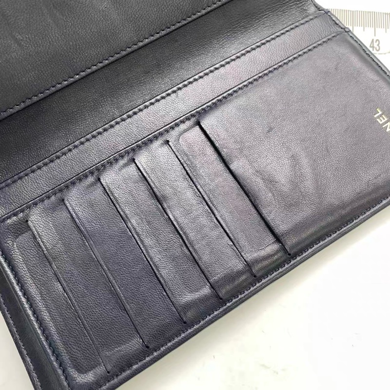 CHANEL CLASSIC FLAG WALLET ON CHAIN-10