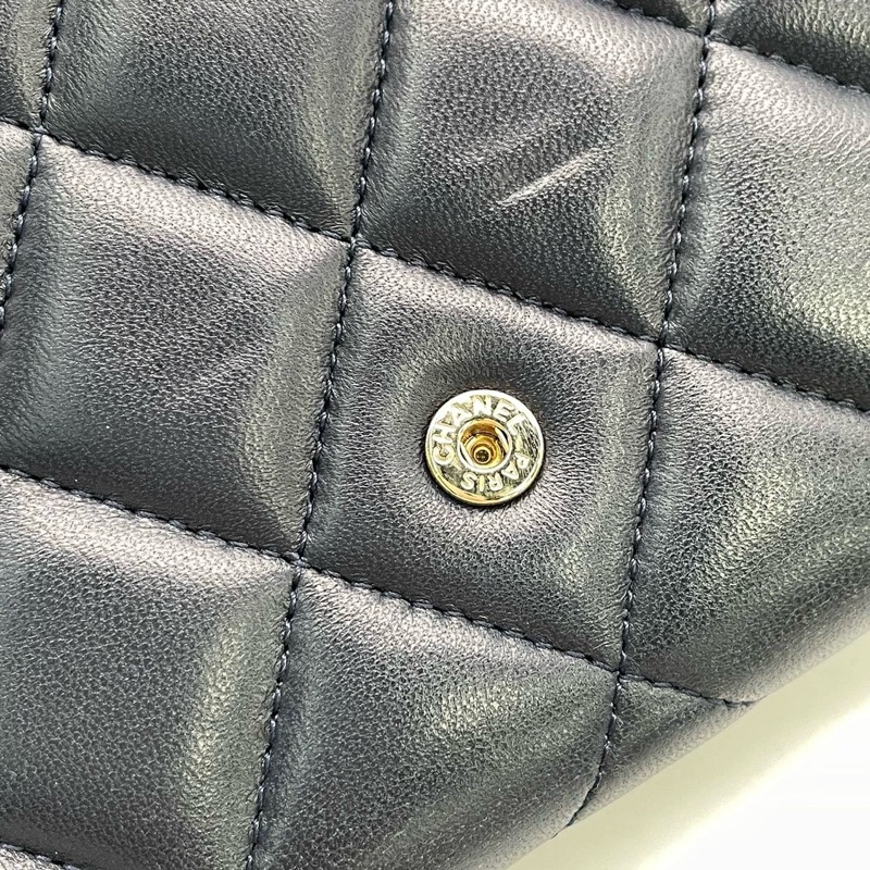 CHANEL CLASSIC FLAG WALLET ON CHAIN-14