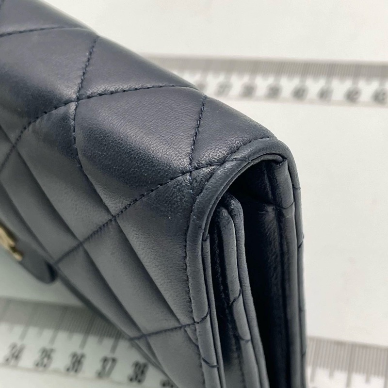 CHANEL CLASSIC FLAG WALLET ON CHAIN-17