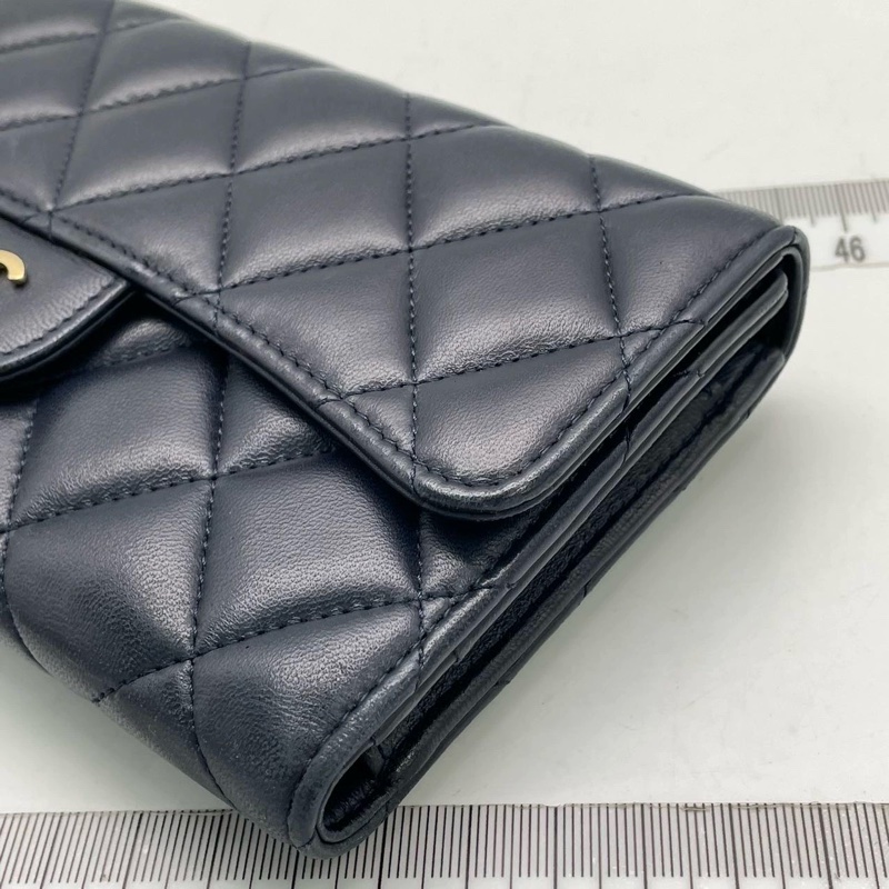 CHANEL CLASSIC FLAG WALLET ON CHAIN-18