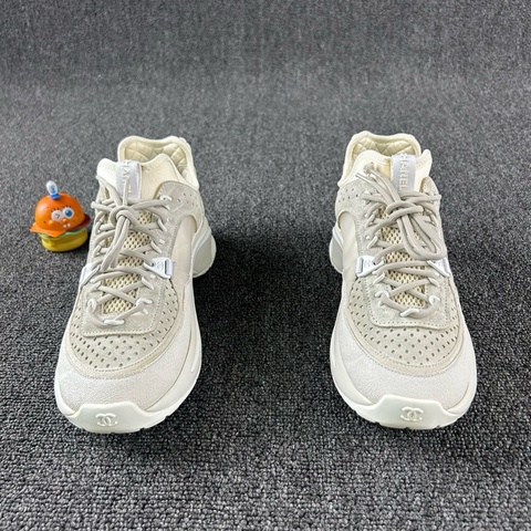 Chanel香奈兒米色麂皮運動鞋 尺碼：37.5