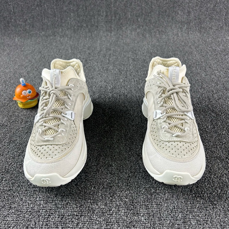 Chanel香奈兒米色麂皮運動鞋 尺碼：37.5-0