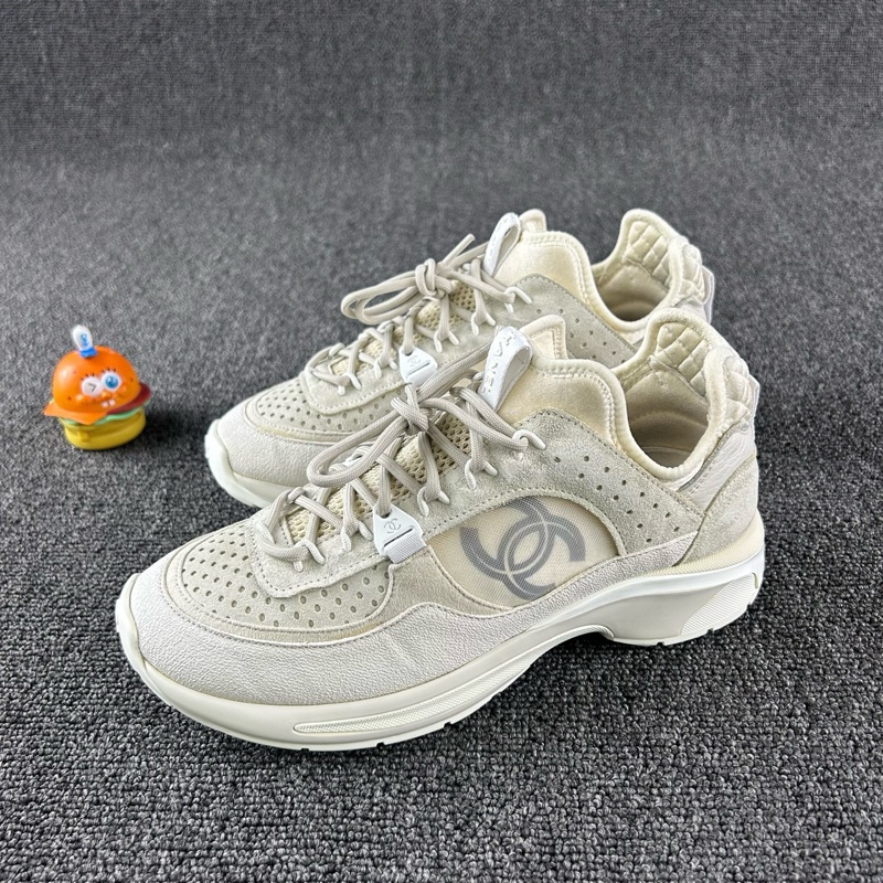 Chanel香奈兒米色麂皮運動鞋 尺碼：37.5-1