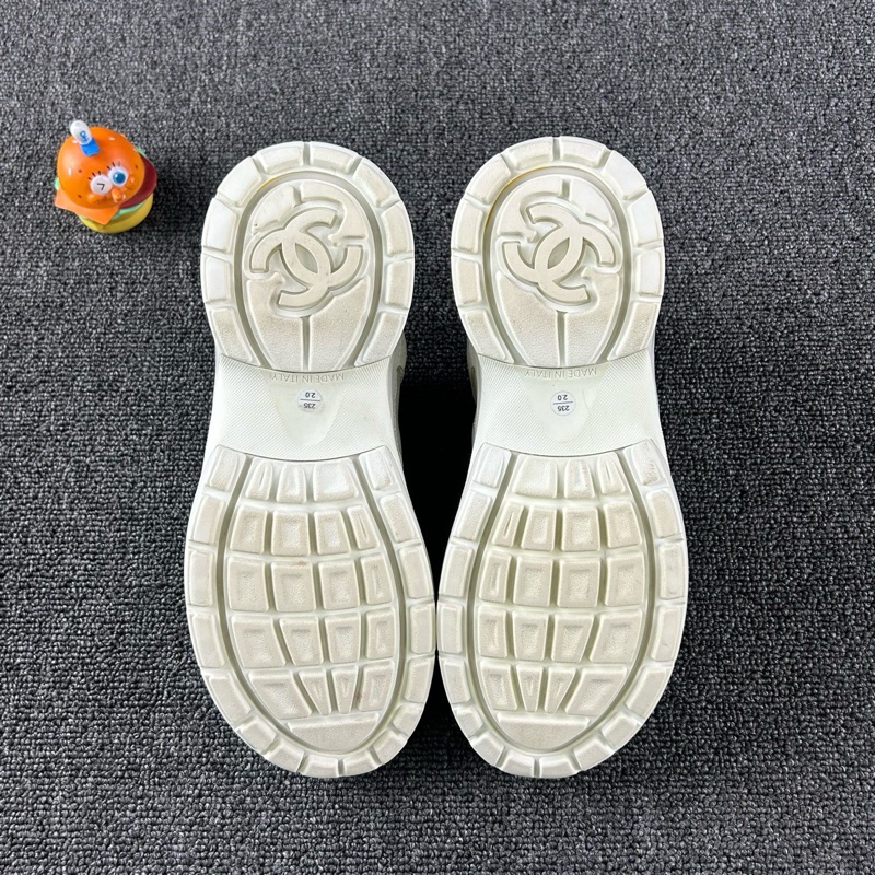 Chanel香奈兒米色麂皮運動鞋 尺碼：37.5-5