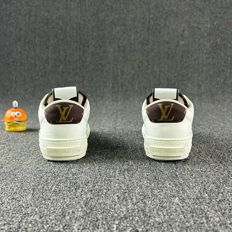 Louis Vuitton路易威登白色錯位板鞋 尺碼：35-4