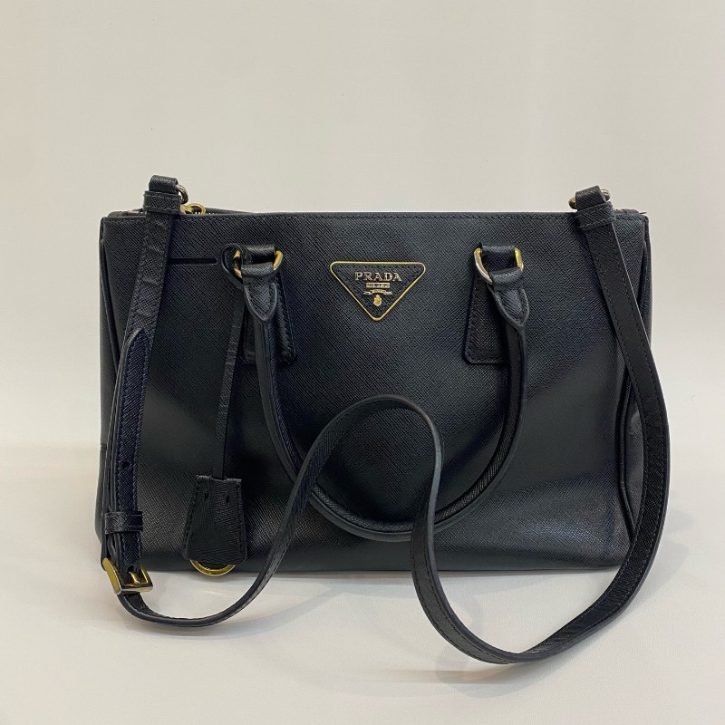 Prada/普拉達黑色殺手手提斜挎包。-0