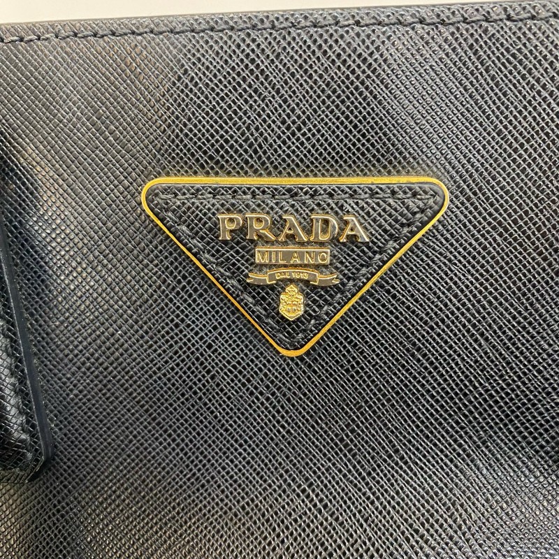 Prada/普拉達黑色殺手手提斜挎包。-7