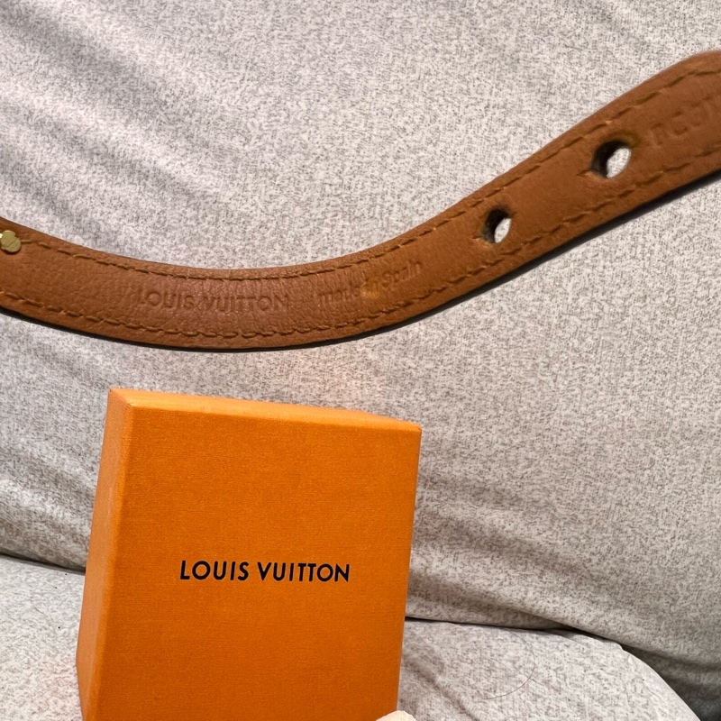 Louis Vuitton V 字花紋圖案手環-16