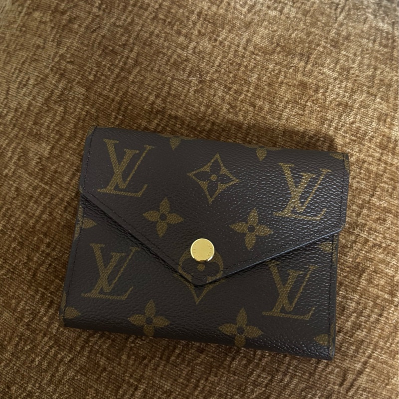 （全新）Louis Vuitton 經典老花棕色三折短夾-0