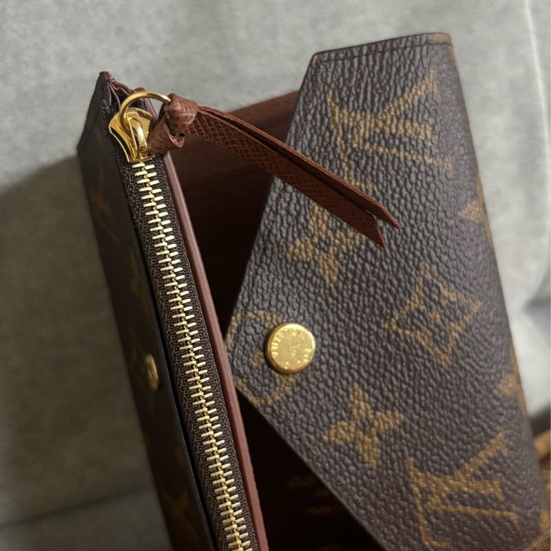（全新）Louis Vuitton 經典老花棕色三折短夾-2