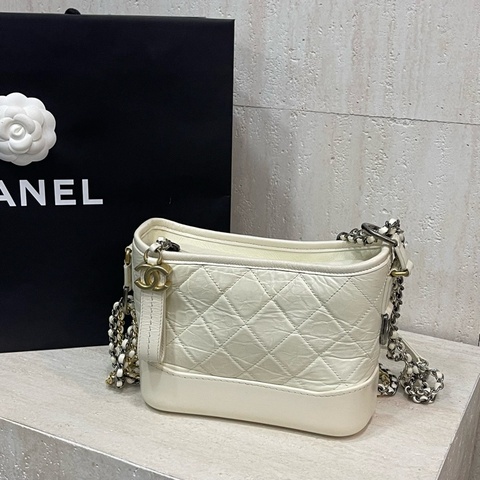 Chanel 香奈兒 Gabriella 流浪包 小牛皮 白色 有保卡