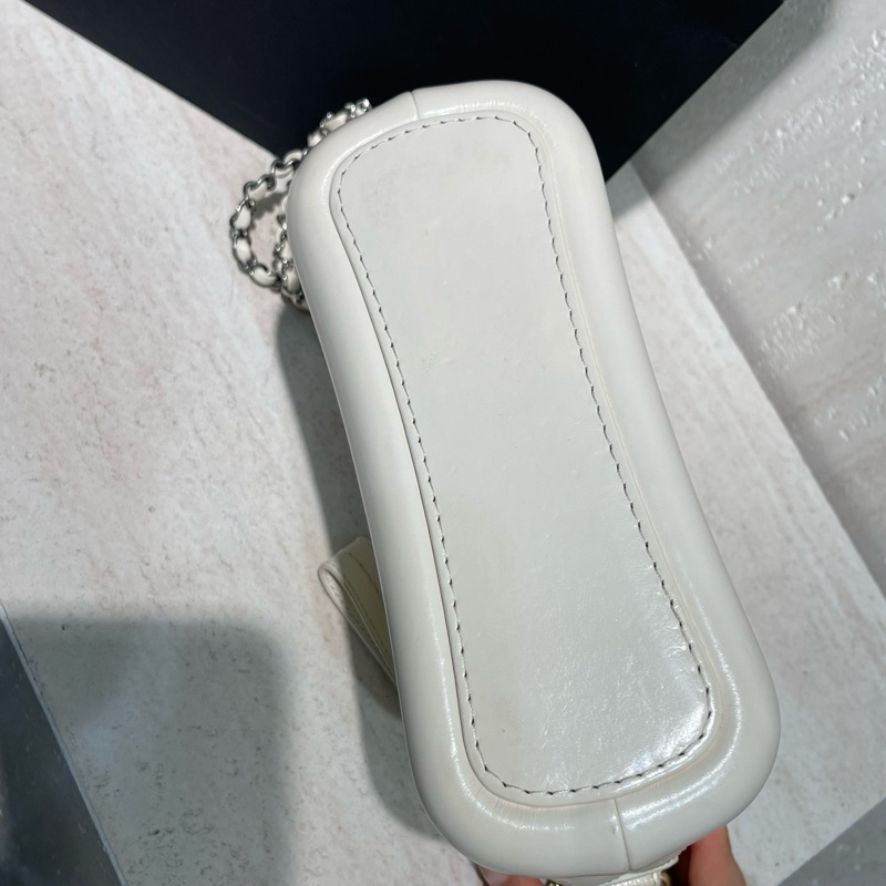 Chanel 香奈兒 Gabriella 流浪包 小牛皮 白色 有保卡-6