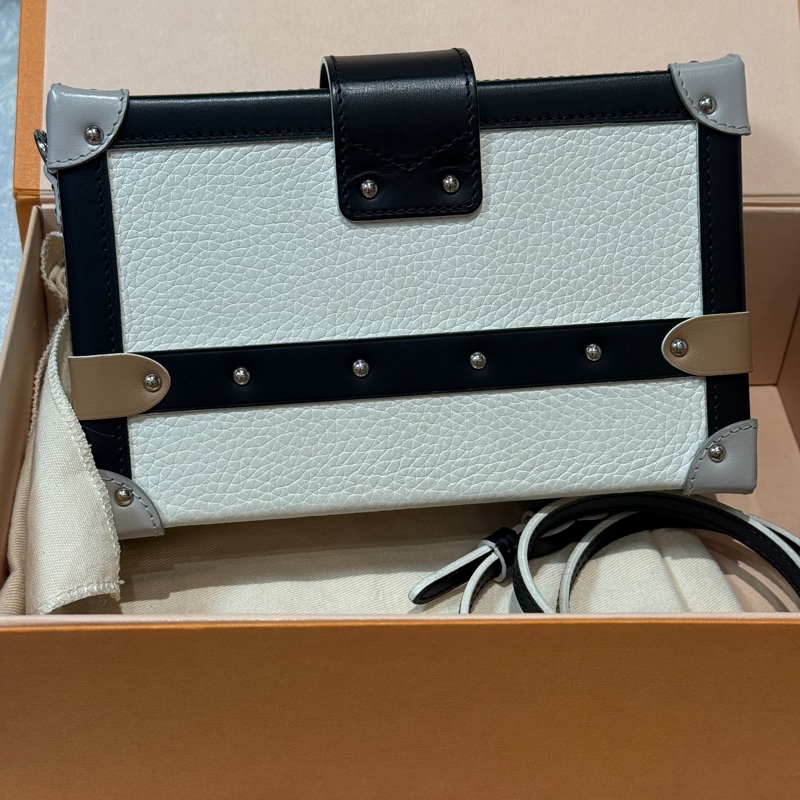 LV 限量款 秀款 硬盒包-1