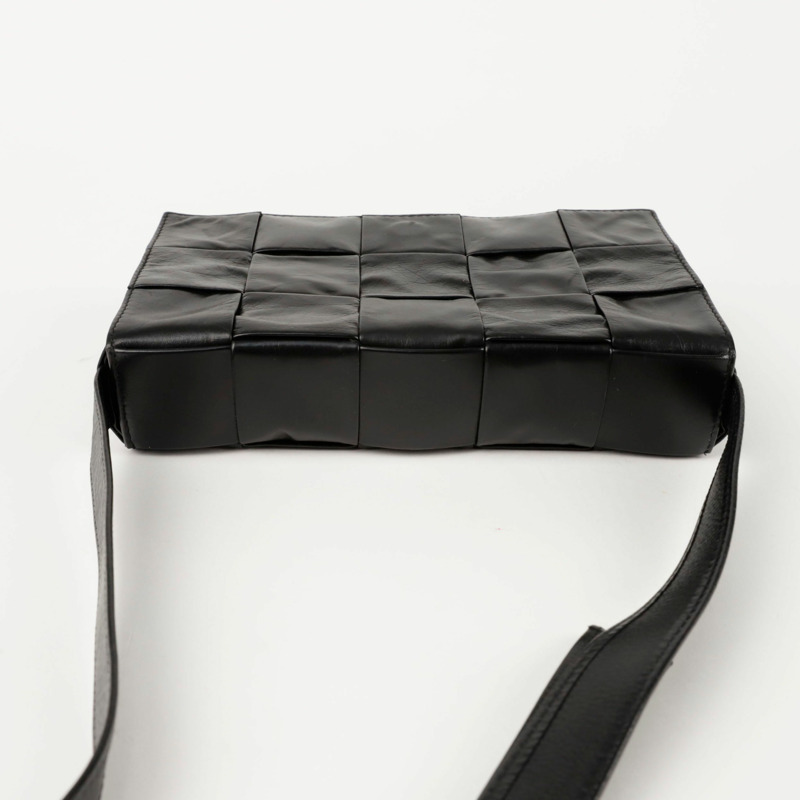 BOTTEGA VENETA 卡帶單肩斜背包 667298-3