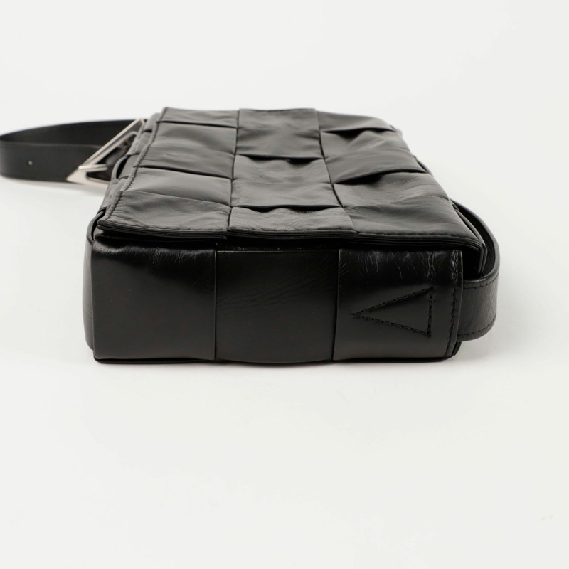 BOTTEGA VENETA 卡帶單肩斜背包 667298-7