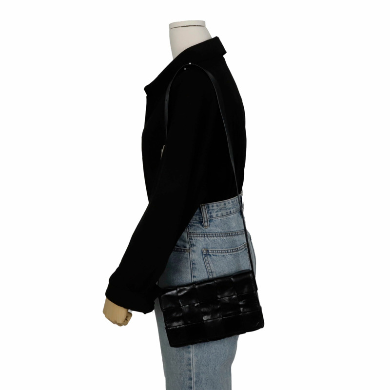 BOTTEGA VENETA 卡帶單肩斜背包 667298-11