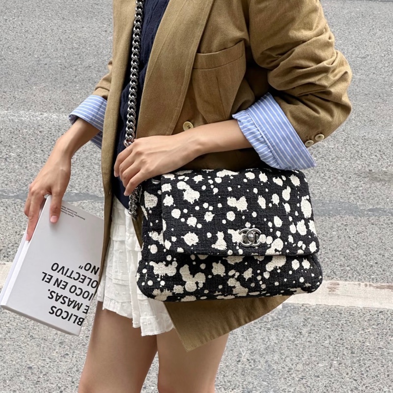 「JL精品代購」97新 Chanel香奈兒乳牛郵差包-1