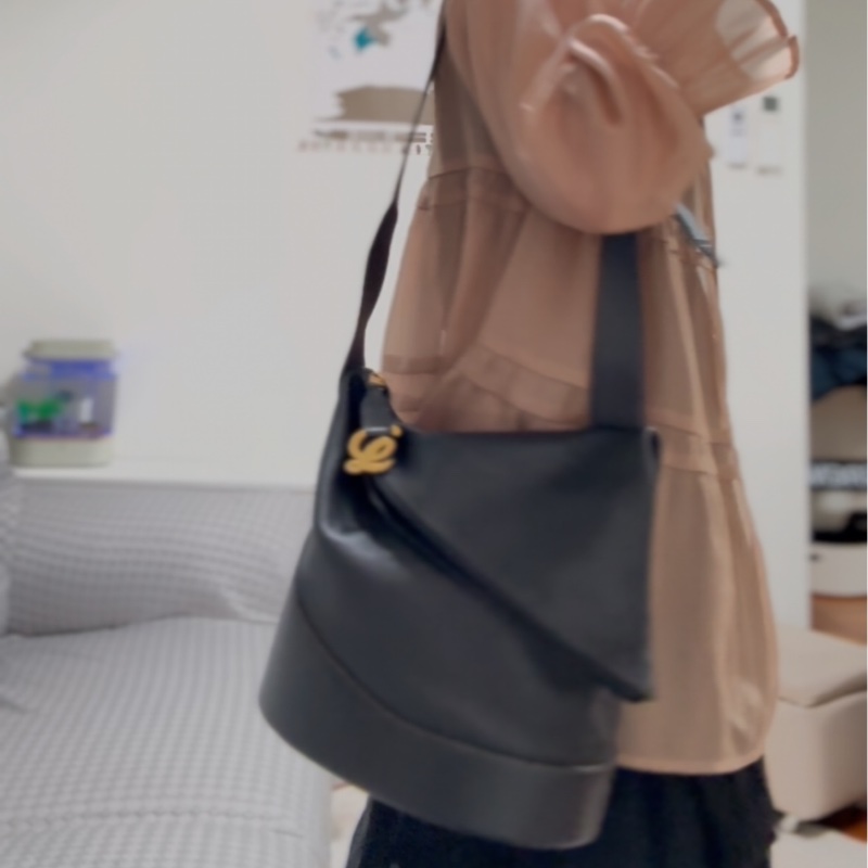 LOEWE 異形水桶肩背斜挎包 黑色-2