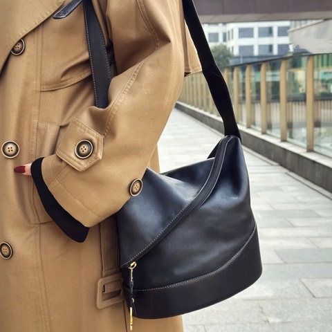 LOEWE 異形水桶肩背斜挎包 黑色