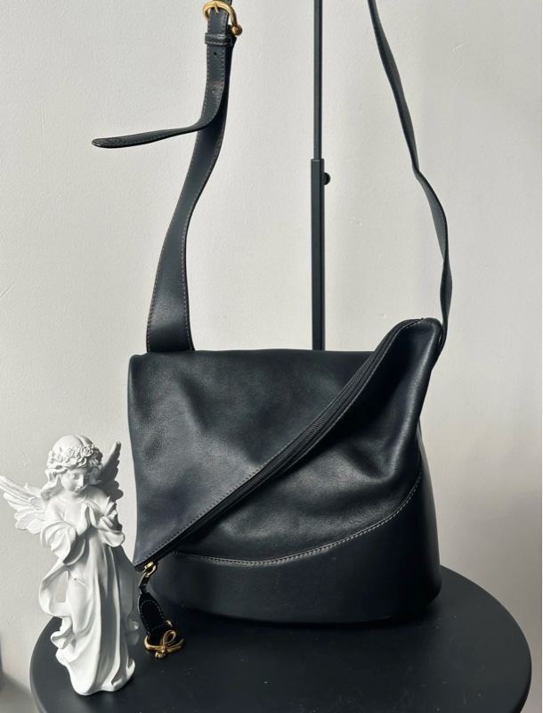 日本中古品LOEWE黑金 全皮雲朵水桶肩背斜挎包-2