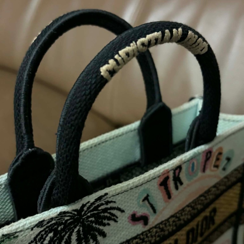 Dior Souvenir 迷你Dior Book Tote 天然色拉菲草和多色刺繡棉-0