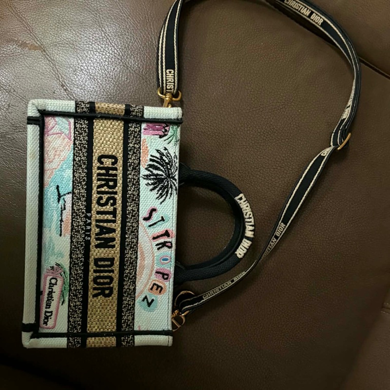 Dior Souvenir 迷你Dior Book Tote 天然色拉菲草和多色刺繡棉-5