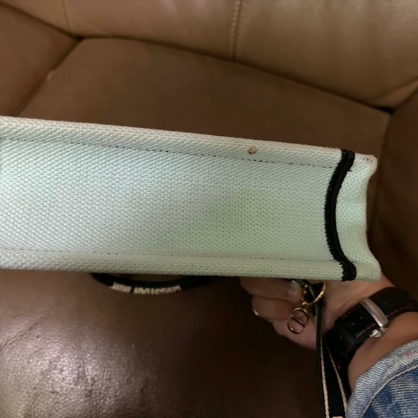 Dior Souvenir 迷你Dior Book Tote 天然色拉菲草和多色刺繡棉-10