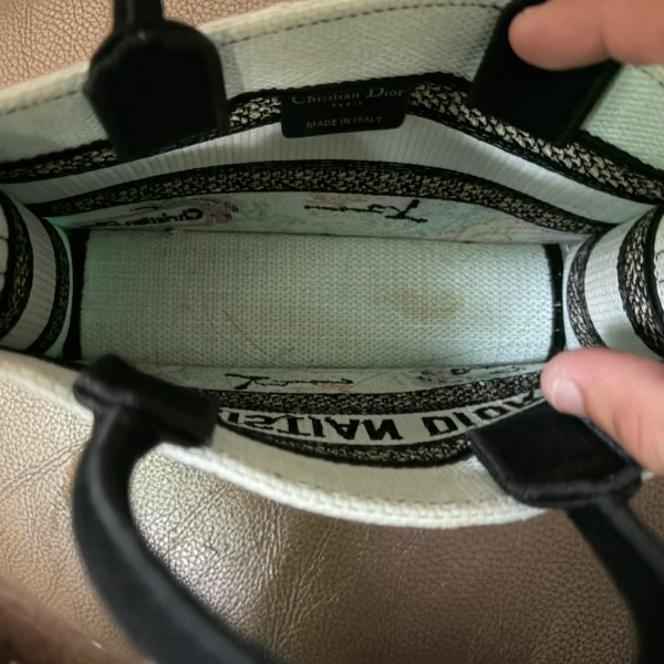Dior Souvenir 迷你Dior Book Tote 天然色拉菲草和多色刺繡棉-11