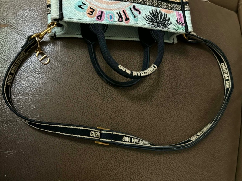 Dior Souvenir 迷你Dior Book Tote 天然色拉菲草和多色刺繡棉-14