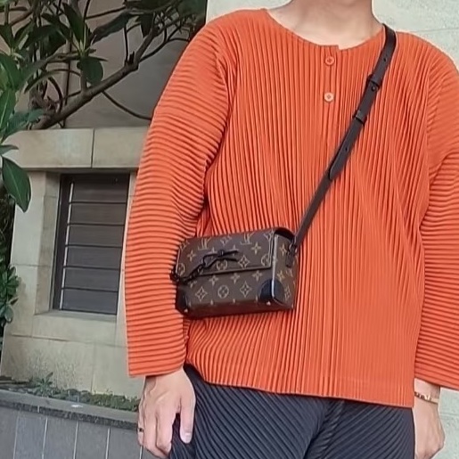 熱賣爆款🥵Lv男士steamer迷你老花插銷款斜挎包郵差包-2