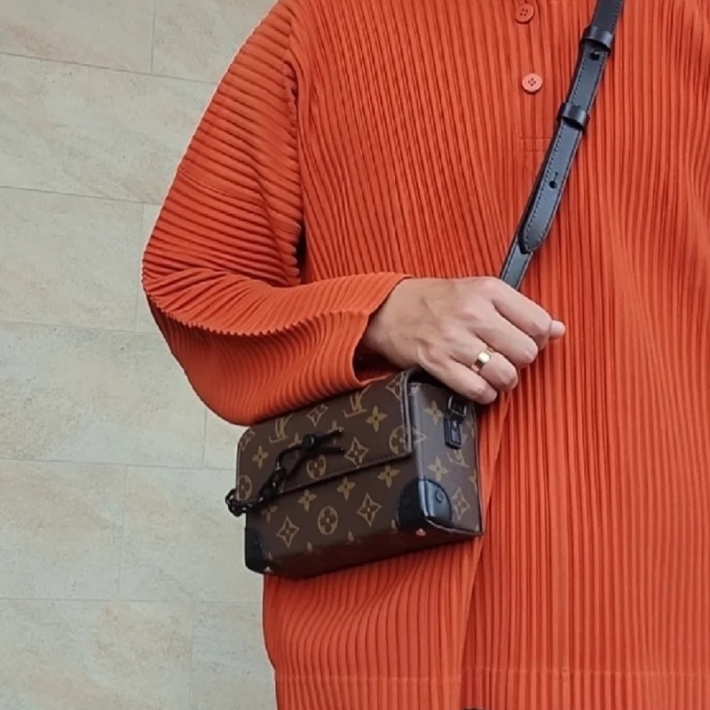 熱賣爆款🥵Lv男士steamer迷你老花插銷款斜挎包郵差包-4