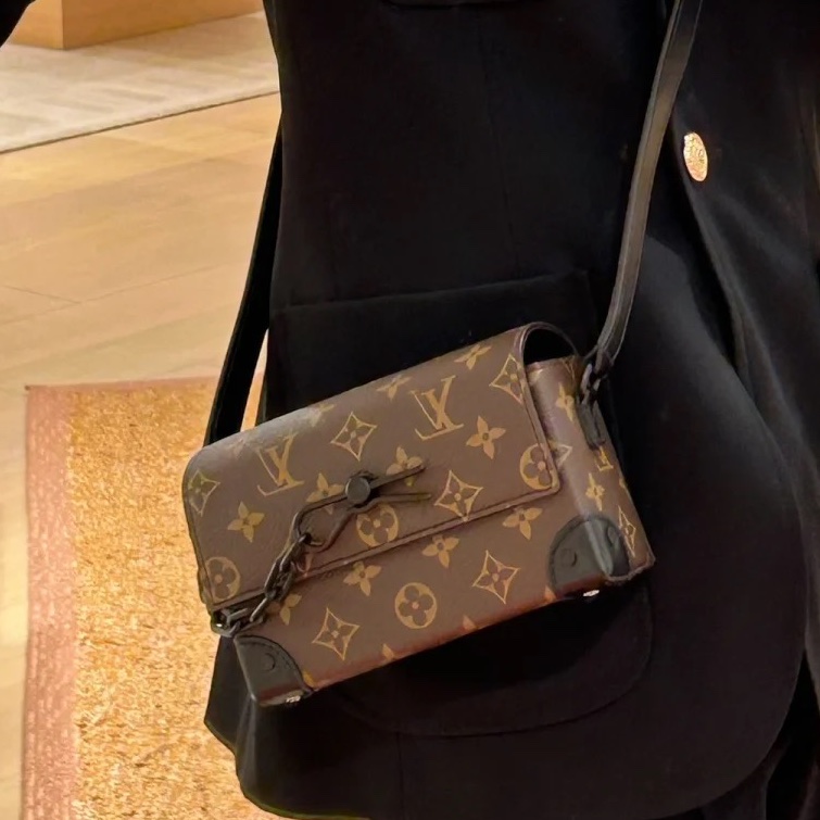 熱賣爆款🥵Lv男士steamer迷你老花插銷款斜挎包郵差包-5