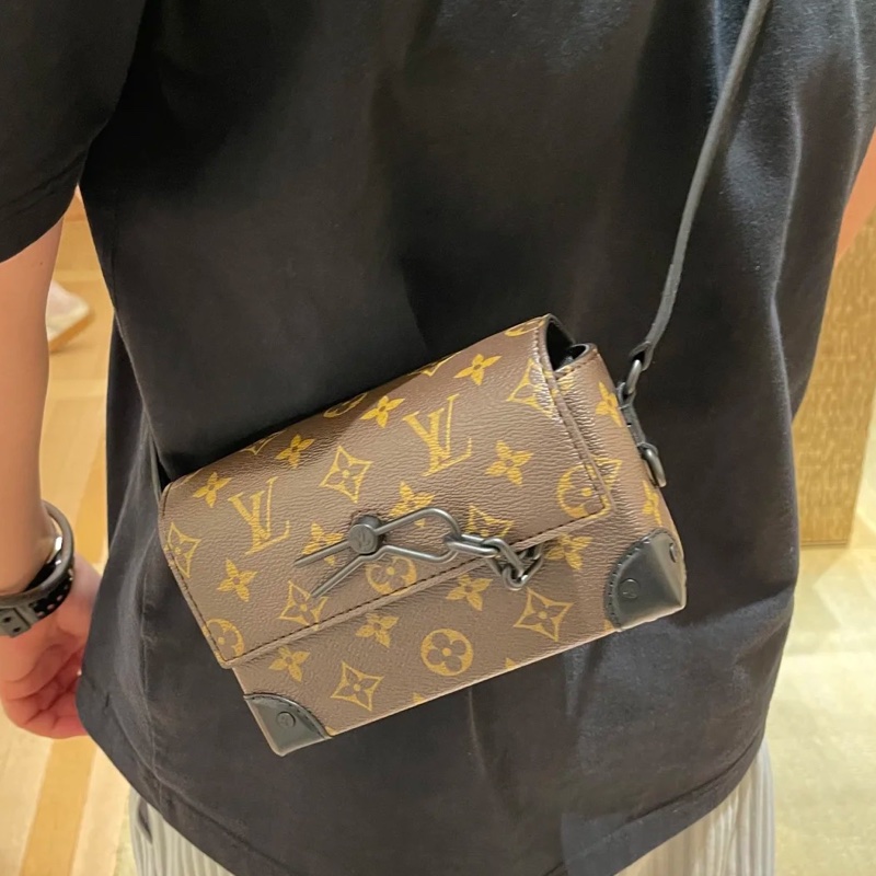 熱賣爆款🥵Lv男士steamer迷你老花插銷款斜挎包郵差包-6