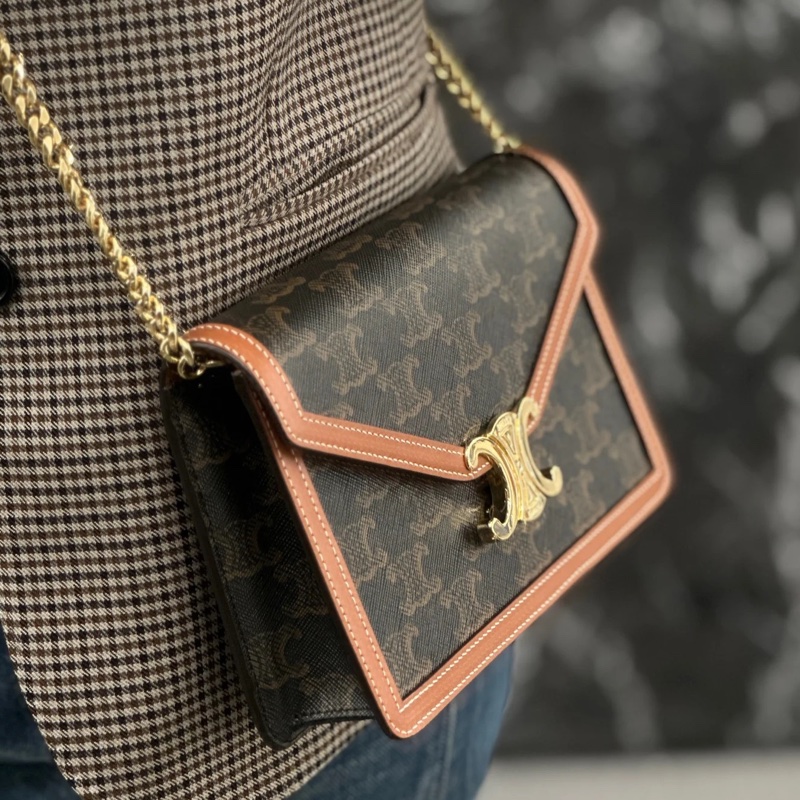 Cp值超高😍99新日常必備🆕Celine 凱旋門logo老花鏈條Woc斜挎單肩包-1