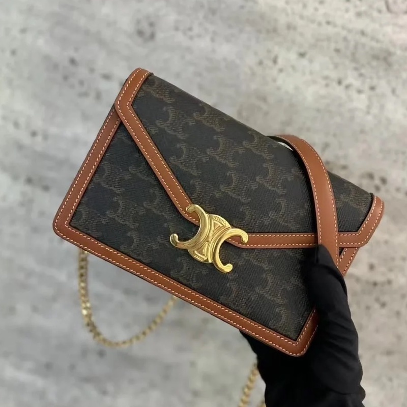 Cp值超高😍99新日常必備🆕Celine 凱旋門logo老花鏈條Woc斜挎單肩包-4