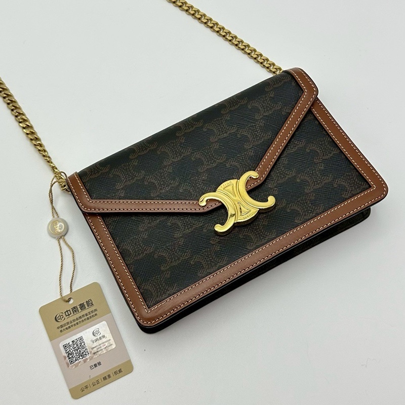 Cp值超高😍99新日常必備🆕Celine 凱旋門logo老花鏈條Woc斜挎單肩包-8