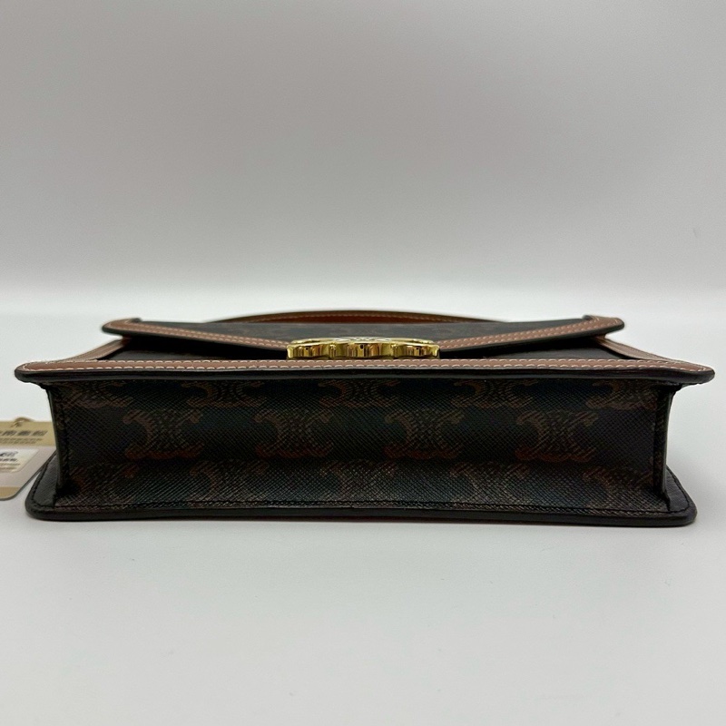 Cp值超高😍99新日常必備🆕Celine 凱旋門logo老花鏈條Woc斜挎單肩包-9