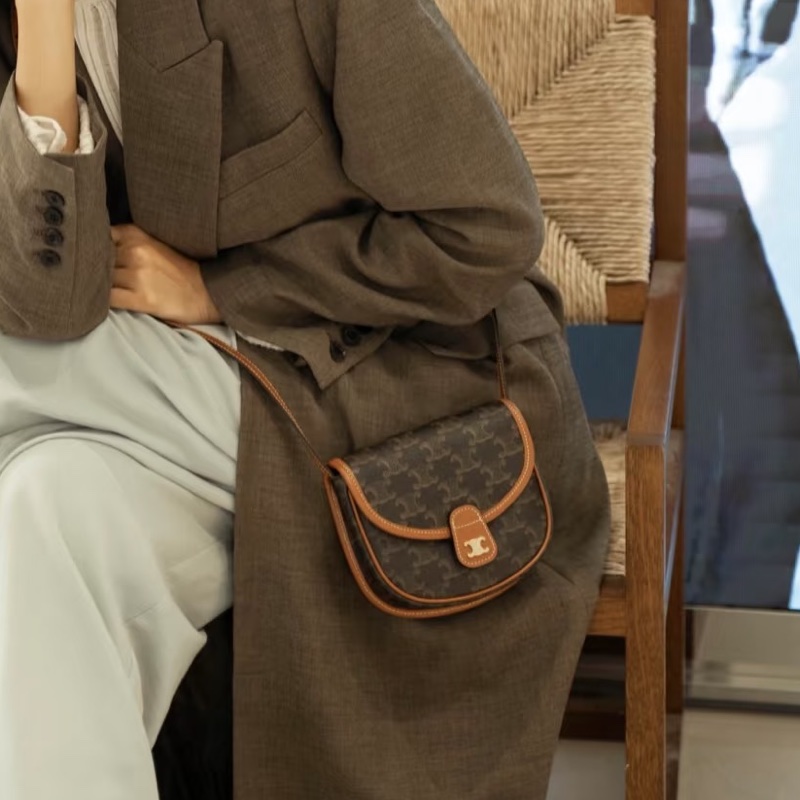 小包爆款來襲😻Celine凱旋門老花BESACEmini馬鞍包單肩斜挎包-1