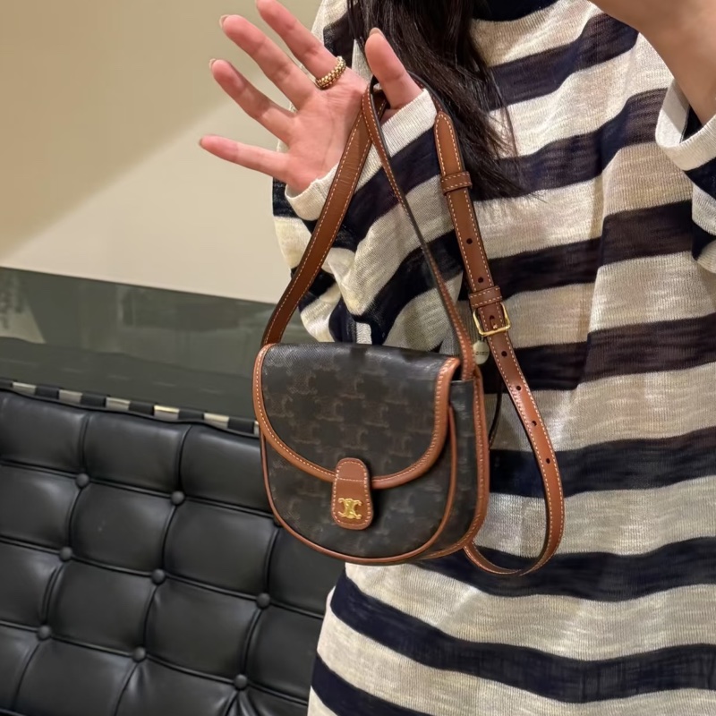 小包爆款來襲😻Celine凱旋門老花BESACEmini馬鞍包單肩斜挎包-3