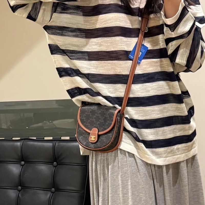小包爆款來襲😻Celine凱旋門老花BESACEmini馬鞍包單肩斜挎包-4