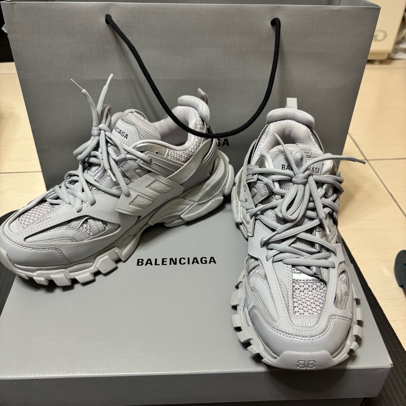 三井outlet購入 近全新 少量灰色寬balenciaga 巴黎世家track 運動鞋-5