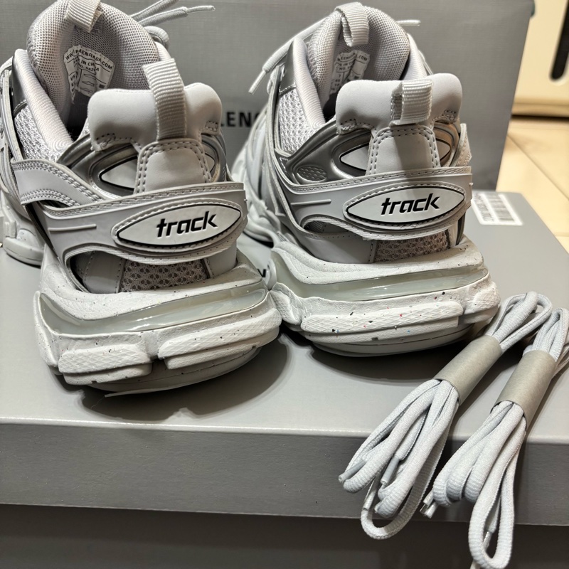 三井outlet購入 近全新 少量灰色寬balenciaga 巴黎世家track 運動鞋-6