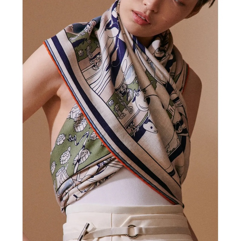 【年終限時贈絲巾環】 經典保值Hermès 愛馬仕 Couvertures et Tenues de Jour 140cm 絲羊絨披肩 (海軍藍/灰白)-5